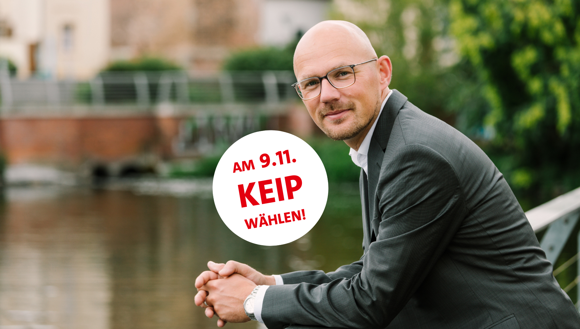 Daniel Keip, Oberbürgermeister-Kandidat, am Packhofufer in Brandenburg an der Havel, fotografiert mit Annette Koroll