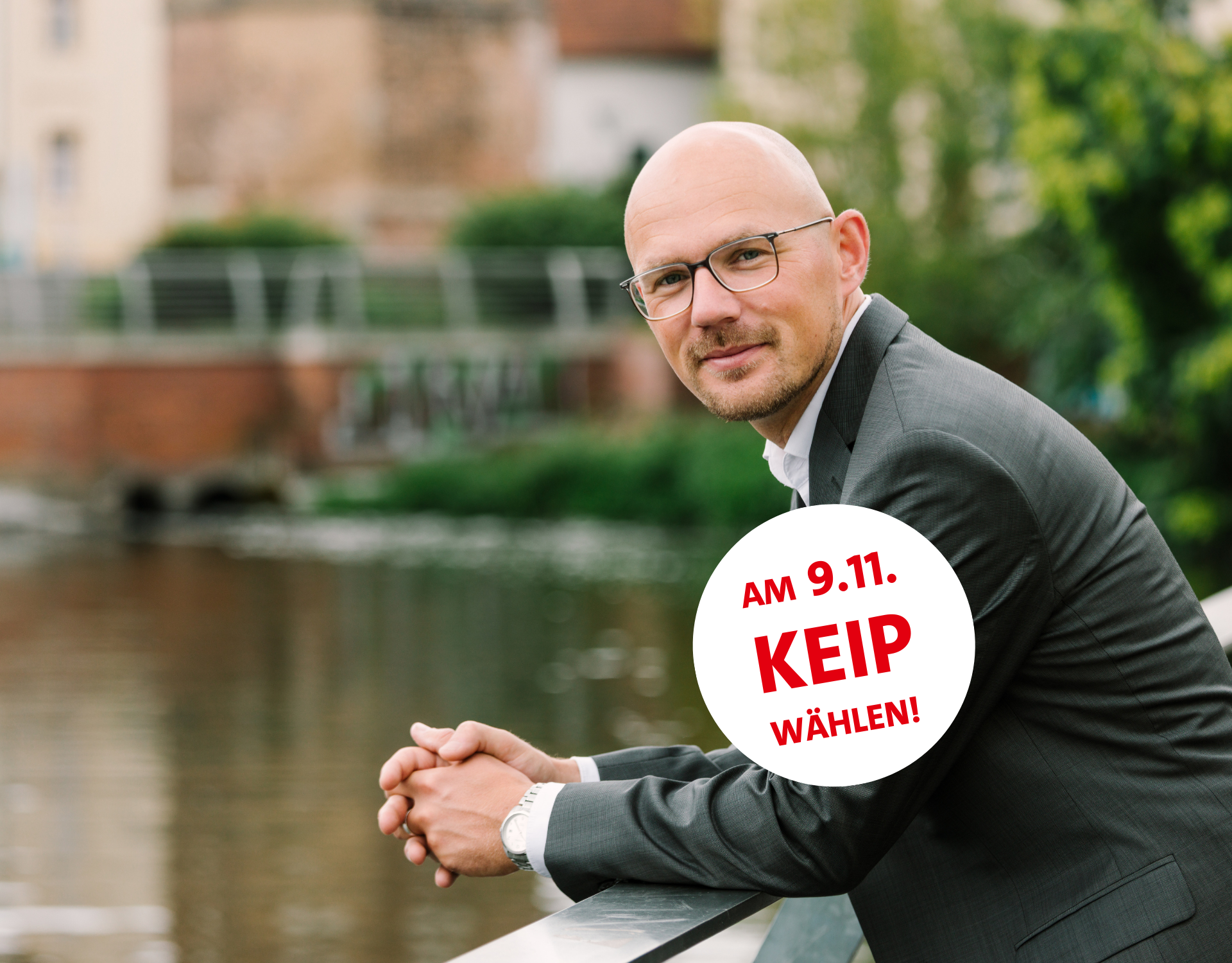 Daniel Keip, Oberbürgermeister-Kandidat, am Packhofufer in Brandenburg an der Havel, fotografiert mit Annette Koroll